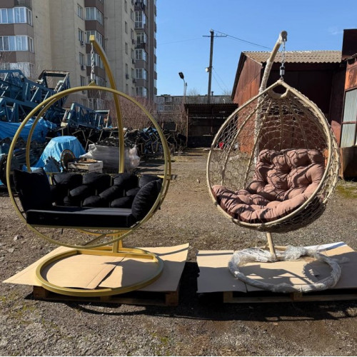 Підвісне крісло-кокон у чорному кольорі — елегантність і комфорт у будь-якому інтер’єрі та екстер’єрі Підвісне крісло-кокон у чорному кольорі — елегантність і комфорт у будь-якому інтер’єрі та екстер’єрі